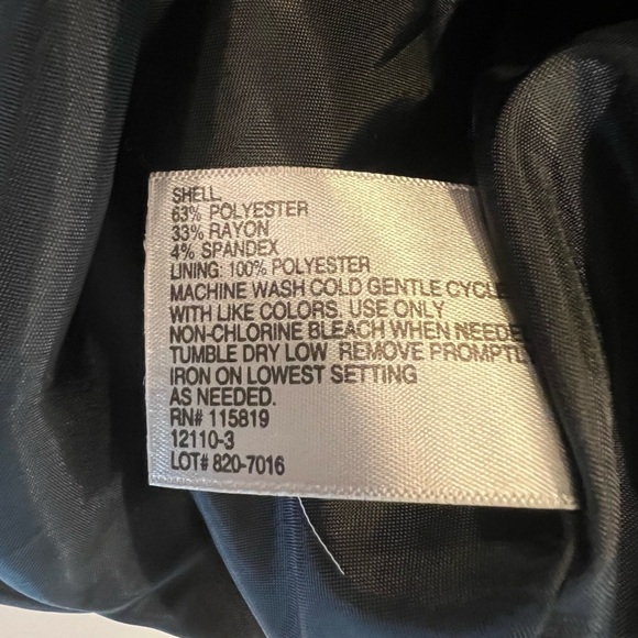 Like New Worthington Size 10 Black and White Houndstooth Skirt no signs of wear - Picture 9 of 10